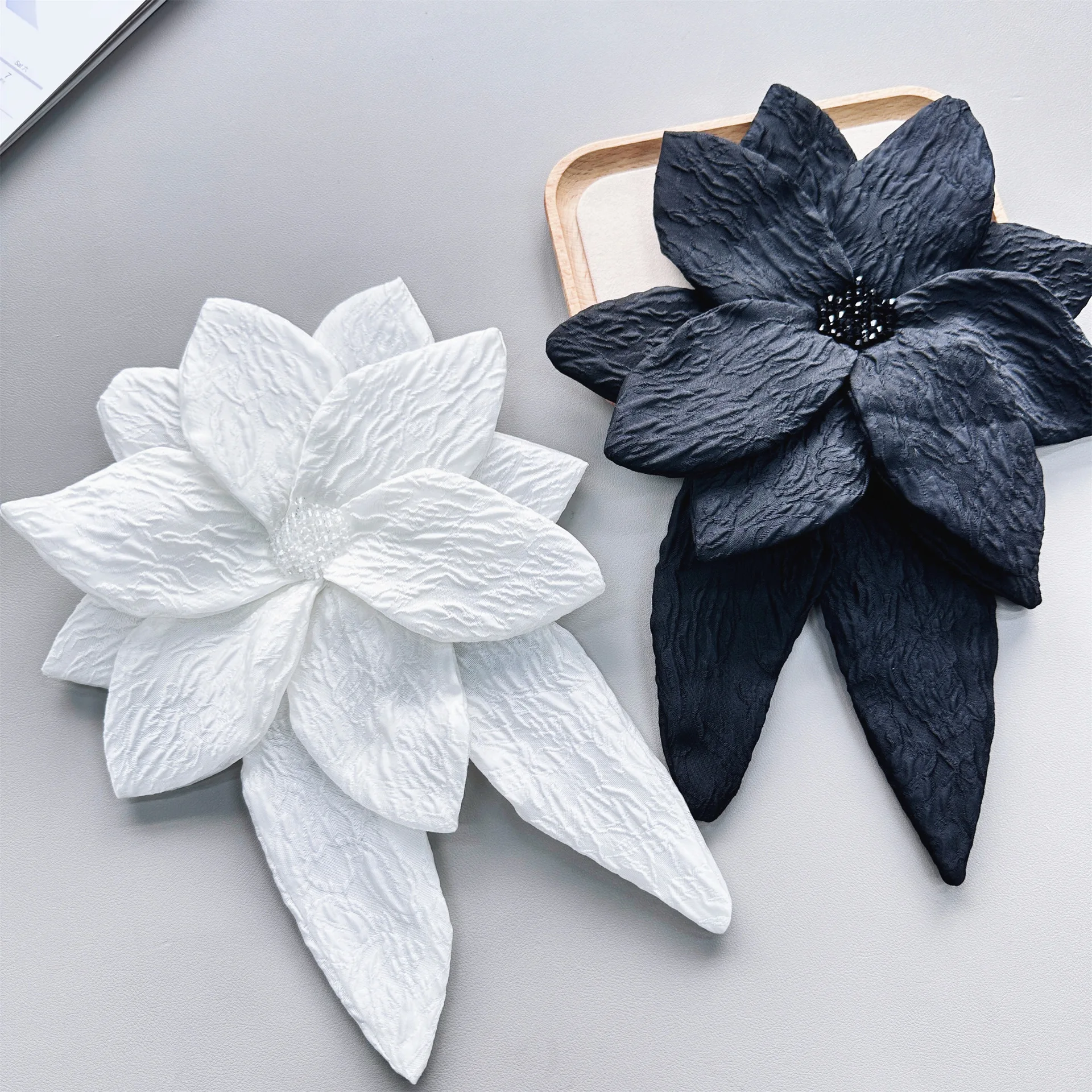 1PC 3D White Black Beaded Flower Clothes Sticker Decorative Sewing Patches For Clothing Embroidery Applique Parches Para Ropa