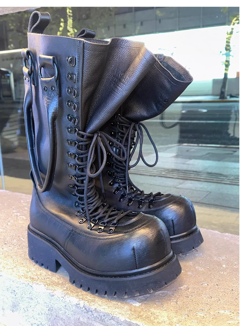 

All-Black Leather Chunky Platform Sole Boots Lace-Up Design Edgy Streetwear-Goth Style Hand-Held Boots Retro Cool New Boots