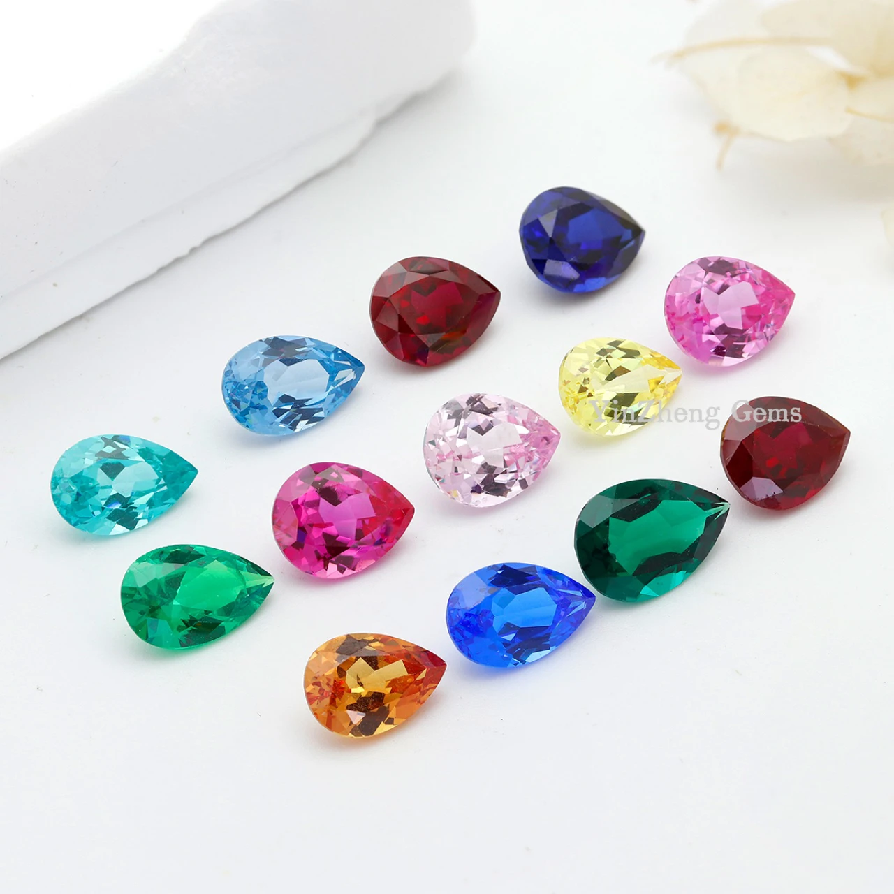 พลอยสังเคราะห์รูปทรงลูกแพร์แบบหลอมละลาย ยี่ห้อหยินเจิ้ง  สีแดง/สีฟ้า/สีพาราอิบา/สีปาปาราชะ/สีเหลือง/สีเฟนต้า