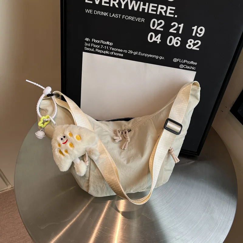 

Nylon Crescent Crossbody Bag for Women Slouchy Shoulder Bag Adjustable Strap Casual Hobo Bag Moon Bag for Women Men 2025