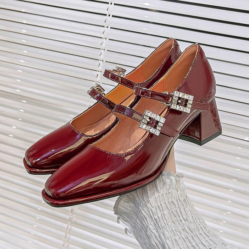 

Новинка 2023 года, туфли Мэри Джейн на массивном каблуке, женские модные дизайнерские босоножки на высоком каблуке из лакированной кожи с квадратной головкой и пряжкой