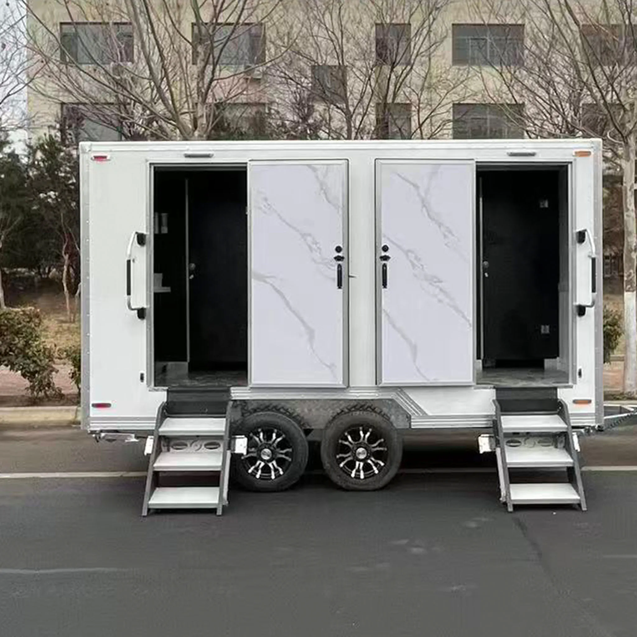 Easy Clean Portable Toilet Trailer Smooth Interior Surface Stain Resistant Customized for Festival Outdoor Carnival Activities