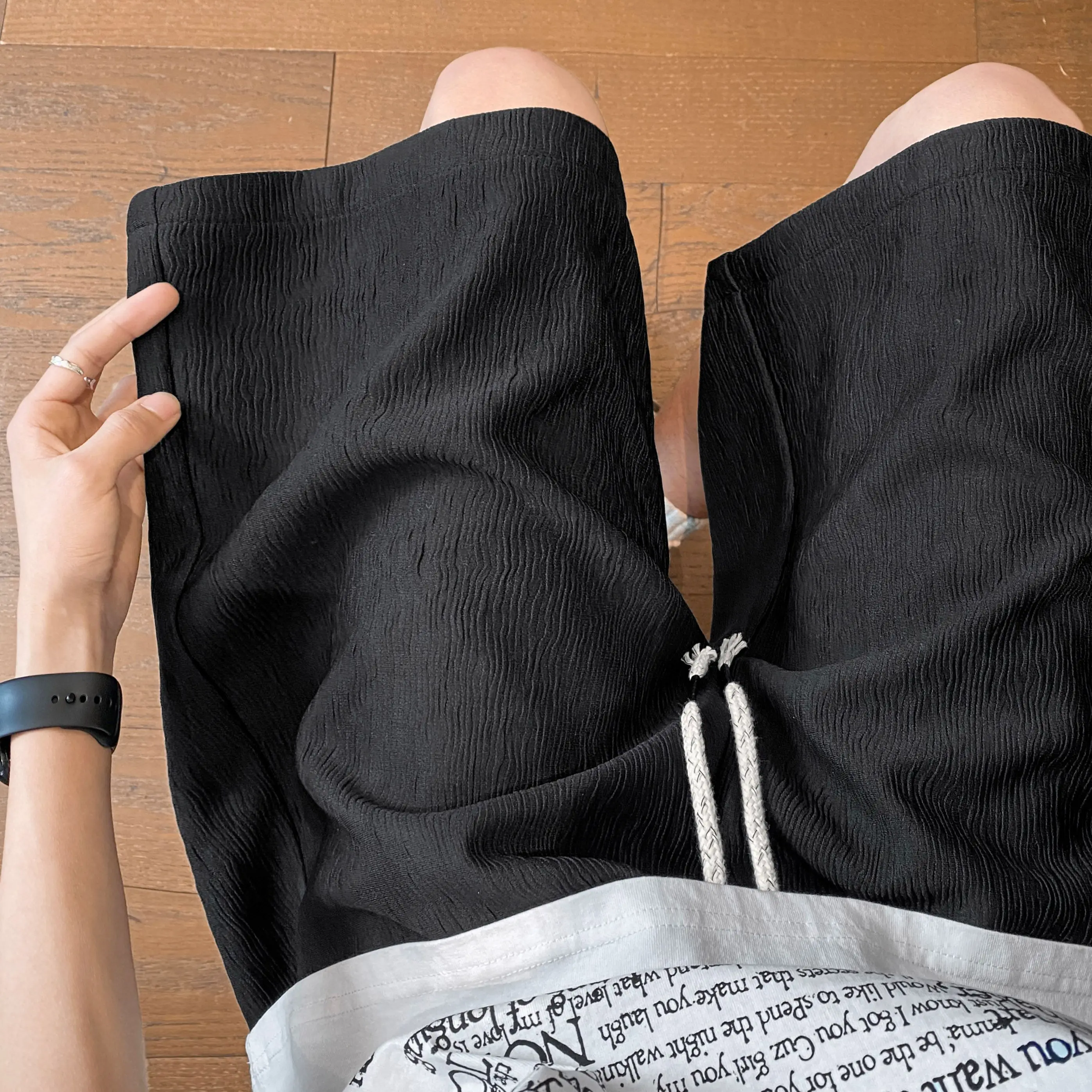 Summer New Men's White Casual Shorts Breathable Ice Silk Fabric Loose Beach Shorts with Fold Design Lightweight Comfort