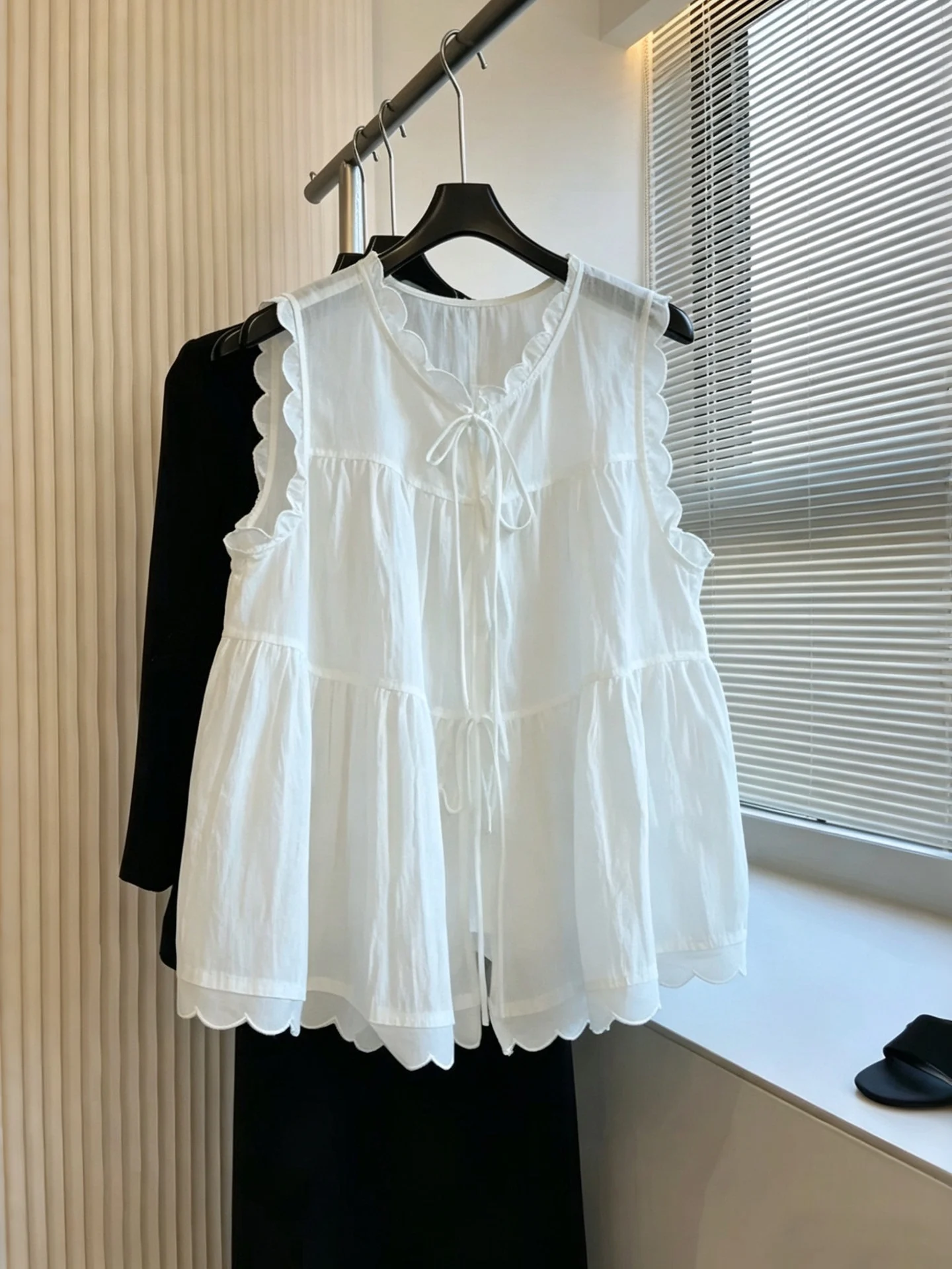 

Breathable Summer Wave Embroidery Tie Waist Sleeveless Doll Shirt Women's Top Korean Style Loose Fit Cotton Blend
