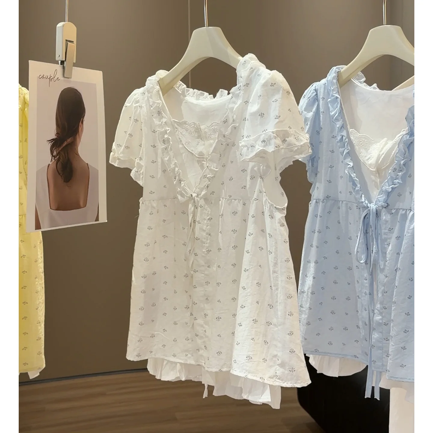 

Women's Floral Print Babydoll Blouse, Short Puff Sleeve Ruffled V-Neck Top with Tie Detail, Casual Summer Shirt