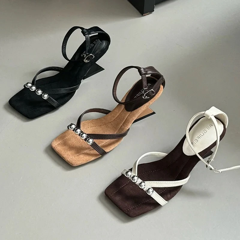 

Сандалии на танкетке с металлическими заклепками, женские модные голые туфли-лодочки с квадратным носком, лето 2024, роскошная брендовая дизайнерская обувь, женские Sandalias Mujer