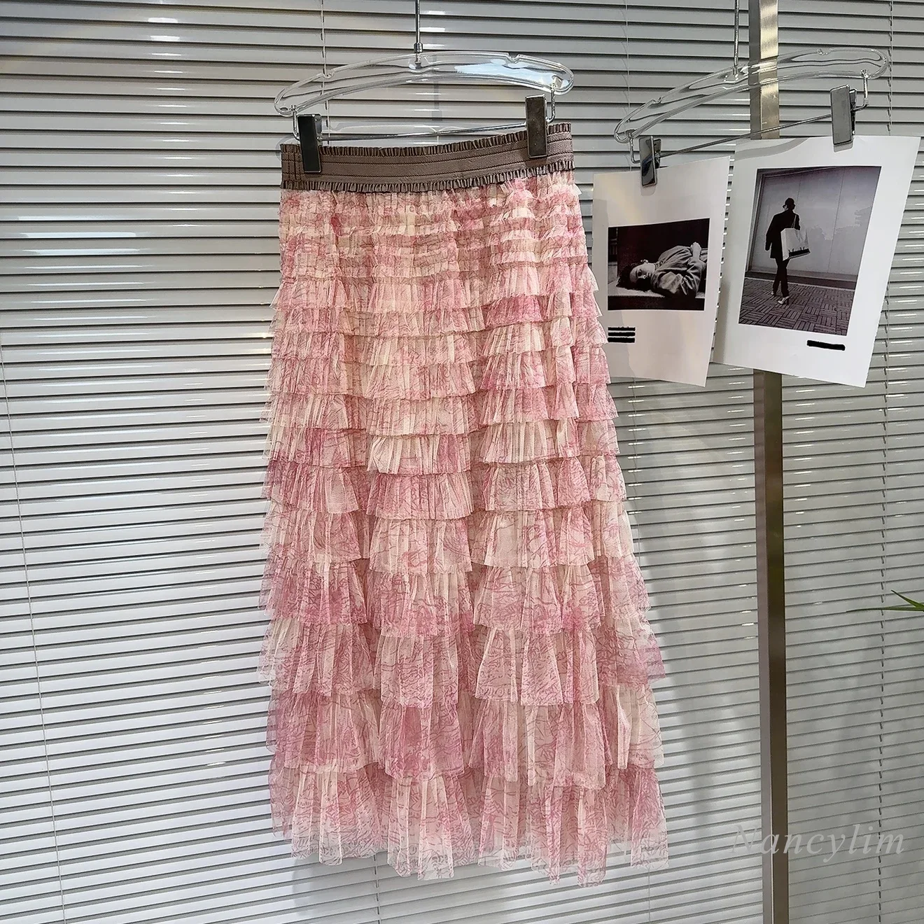 2025 ฤดูใบไม้ผลิใหม่อารมณ์สีชมพูหวานจีบเอวยางยืดลดอายุ Tutu กระโปรงกระโปรงตาข่ายผู้หญิง