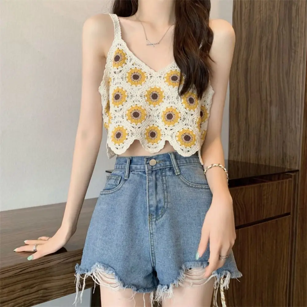 

Sweet Daisy Knitted Vest Fashion Sunflower Patter Sleeveless Women's Crop Top Short Sleeveless Cami