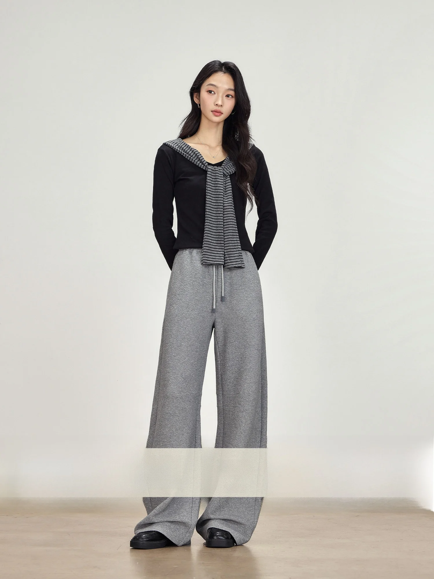 

Женские асимметричные брюки весеннего дизайна, свободные, струящиеся, повседневные, с высокой талией, с деталями на карманах, из смесового полиэстера