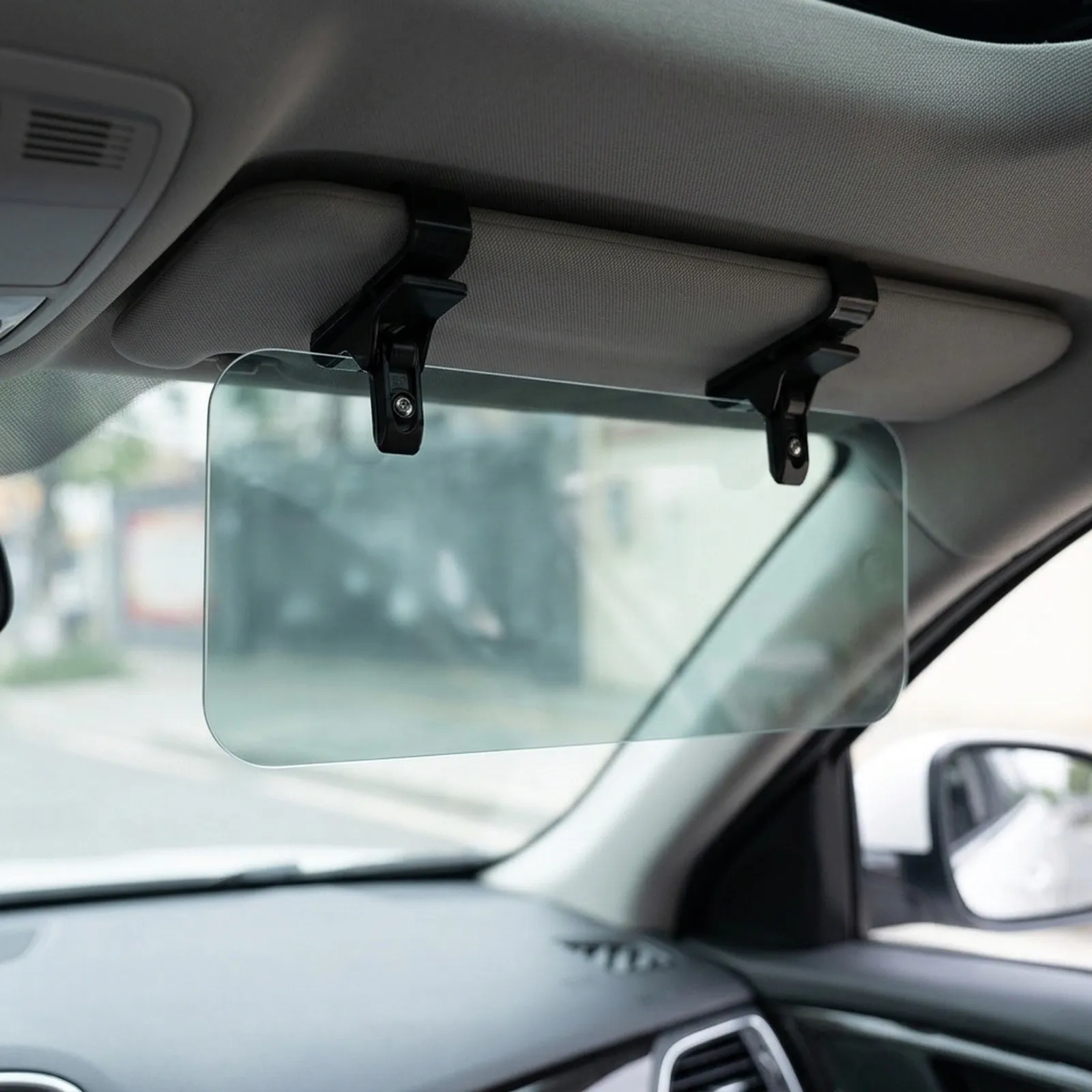 Adjustable Automotive Sun Visor Extension Block Made of ABS Plastic with Dual Clips for Reliable Fit and Functional Sun Blocking