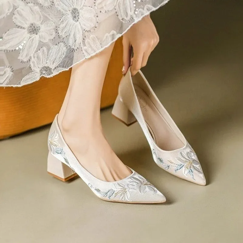 

New Women's Shoes Handmade Embroidery Pointed Tip High Heels for Woman Luxury Wedding Shoes Fashion Designer Shoes Zapatos Mujer