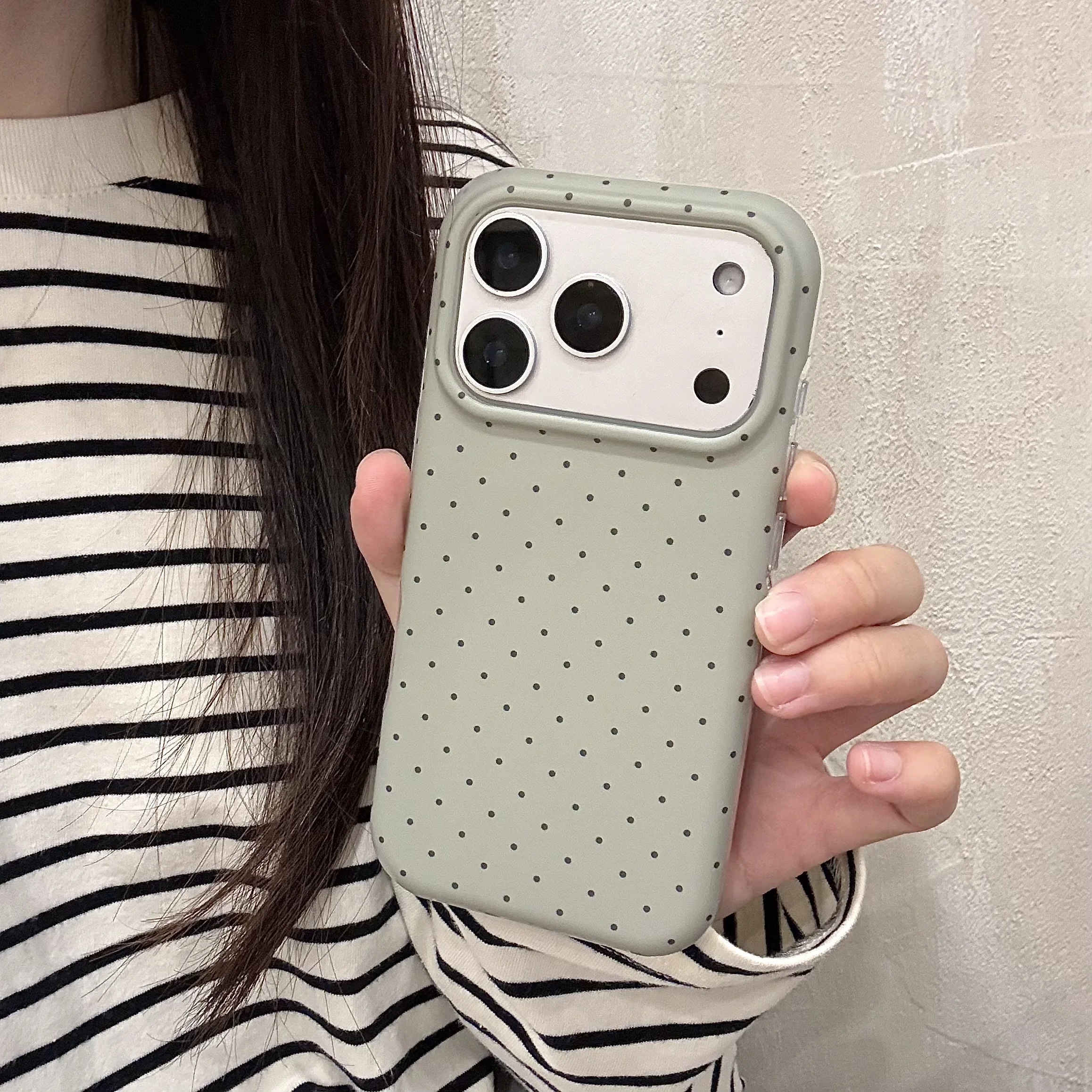Niedliche Polka Dot Flüssigsilikon Minimalistische Ästhetische Handyhülle für iPhone 18 17 16 15 14 11 12 13 Pro Max Plus Rückseiten-Cover – Detail 4
