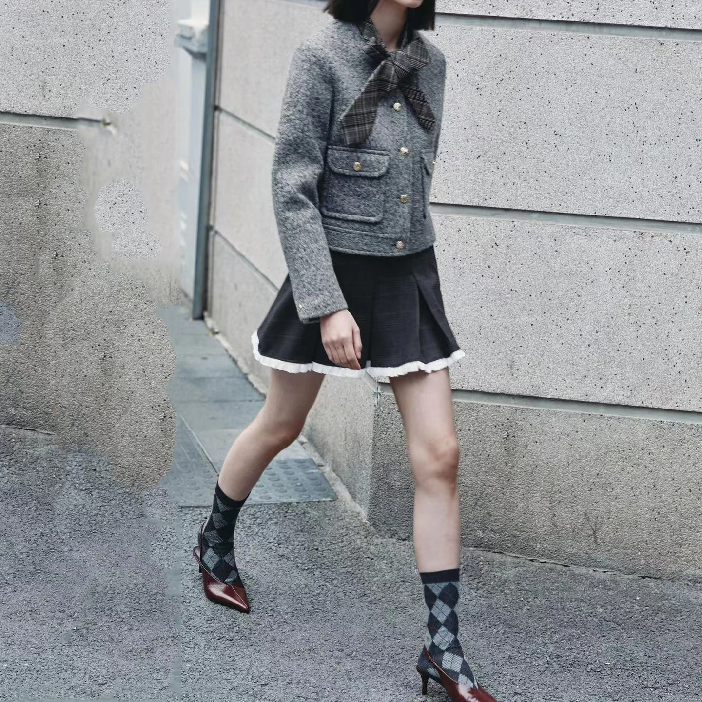 Ele Autumn 2025 Women's Faion Outerwear Gold Button Decorated Tweed Jaet Stand Fit ort Sve Long Coat Z