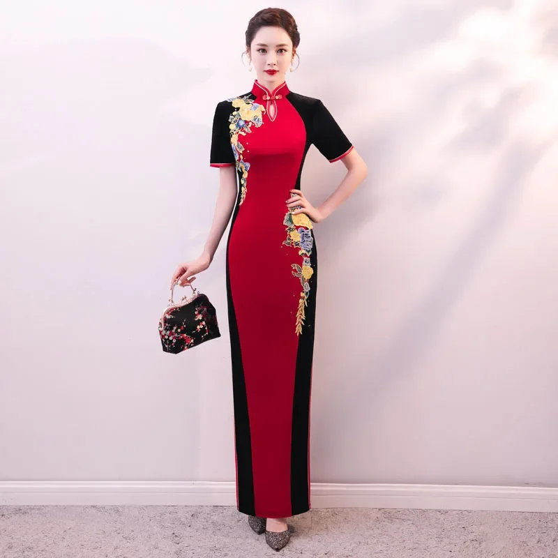 

Модный показ, Cheongsam 2024, новый стиль, сценическое представление, красный, с длинным рукавом, ретро-аппликация, Ципао