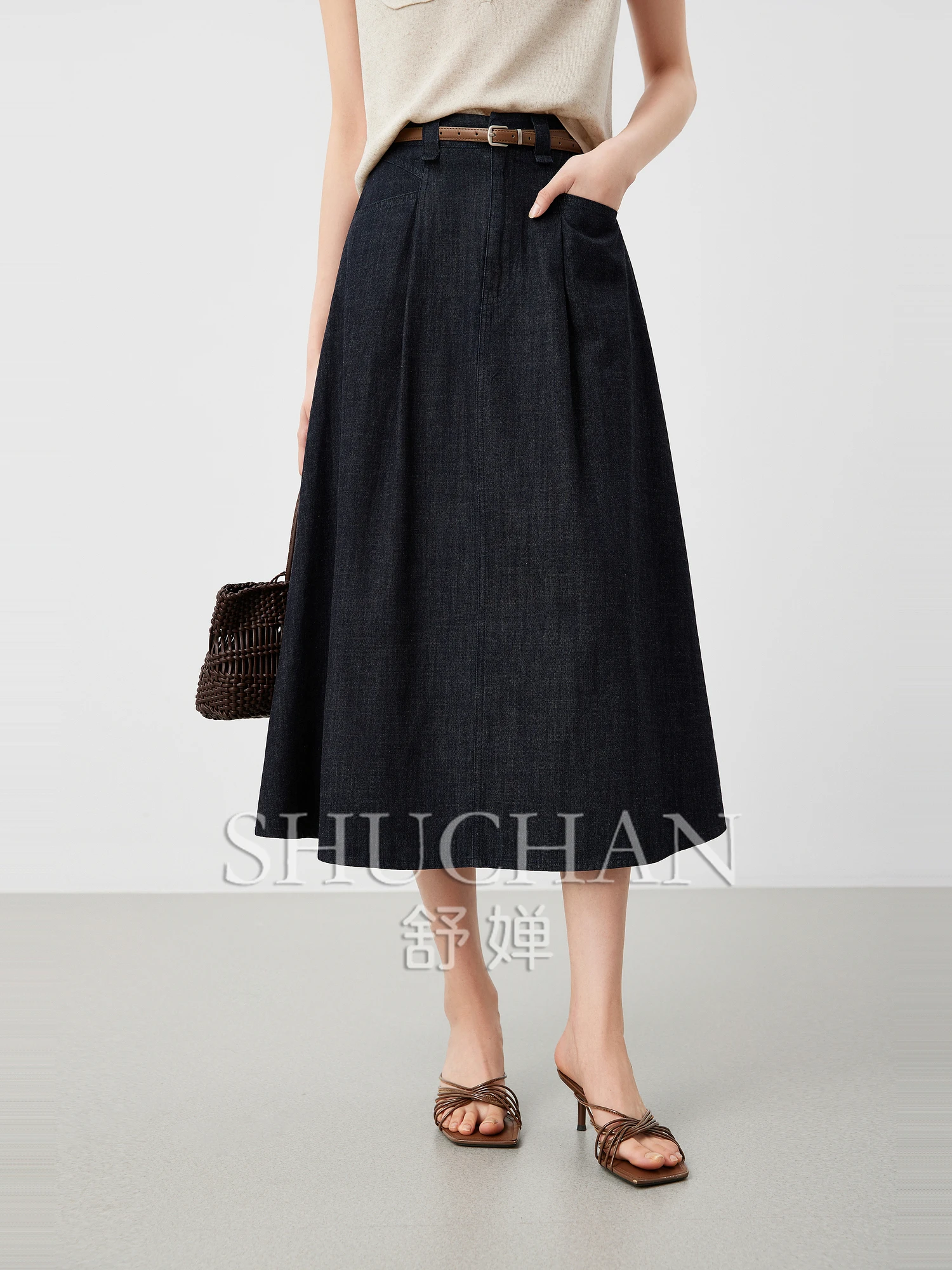 Stadtliterarisches und künstlerisches Pendeln, ausgestattet mit Retro-Gürteln, vielseitiger A-förmiger Rock mit hoher Taille