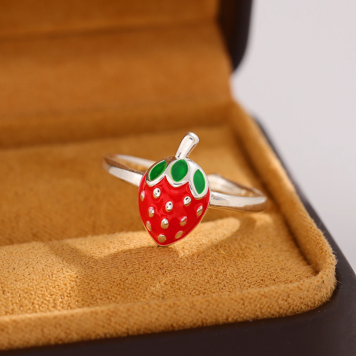 New Creative Sweet And Cute Strawberry 925 Sterling Silver Jewelry Temperament Fruit Exquisite Popular Opening Rings   R210