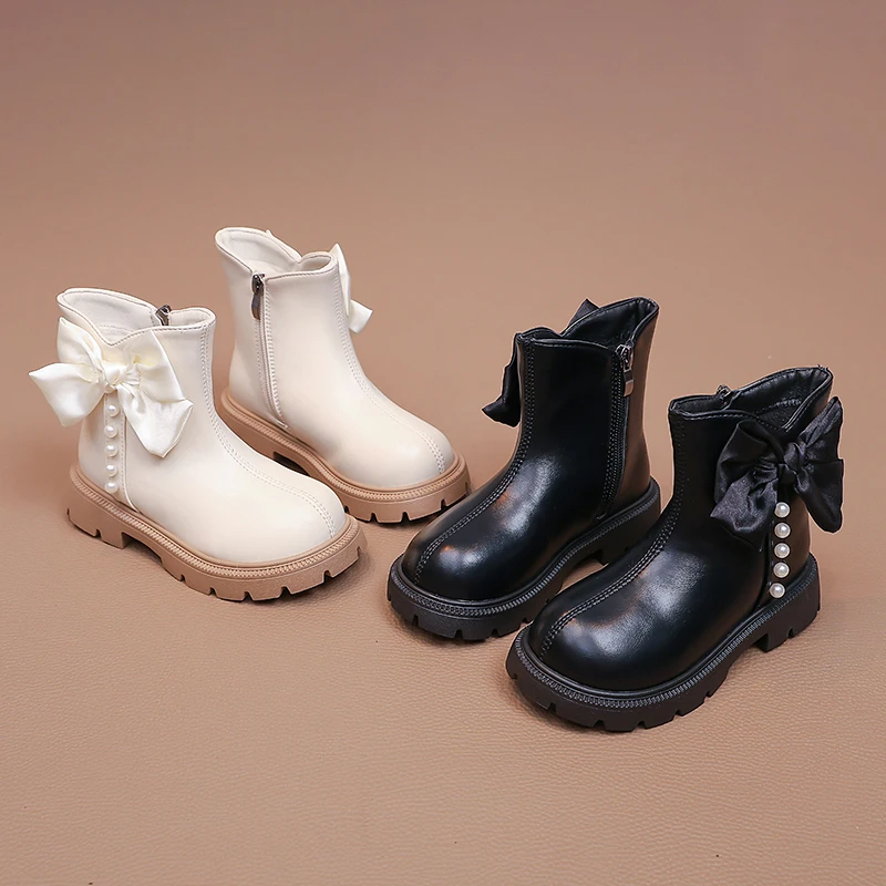 

Новинка 2023 года: короткие сапоги для девочек с бантом и жемчугом. Одиночные туфли для девочек. Зимние мягкие нескользящие детские кожаные сапоги Детская Обувь.