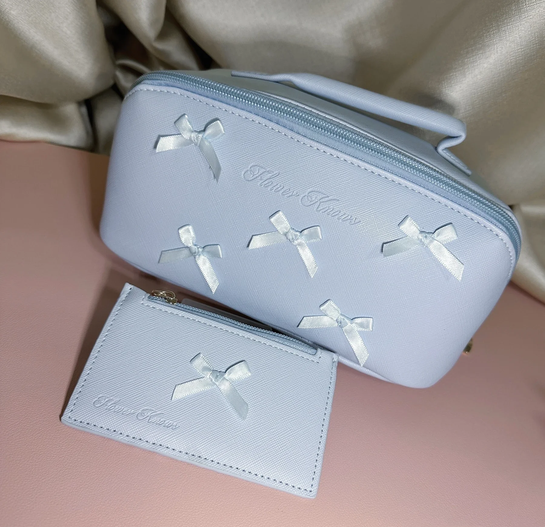 Flower Knows Kosmetyczka Niebieska Przenośna torba do przechowywania makijażu i torba na karty Śliczna i przyjemna dla wielu rozmiarów kosmetyków