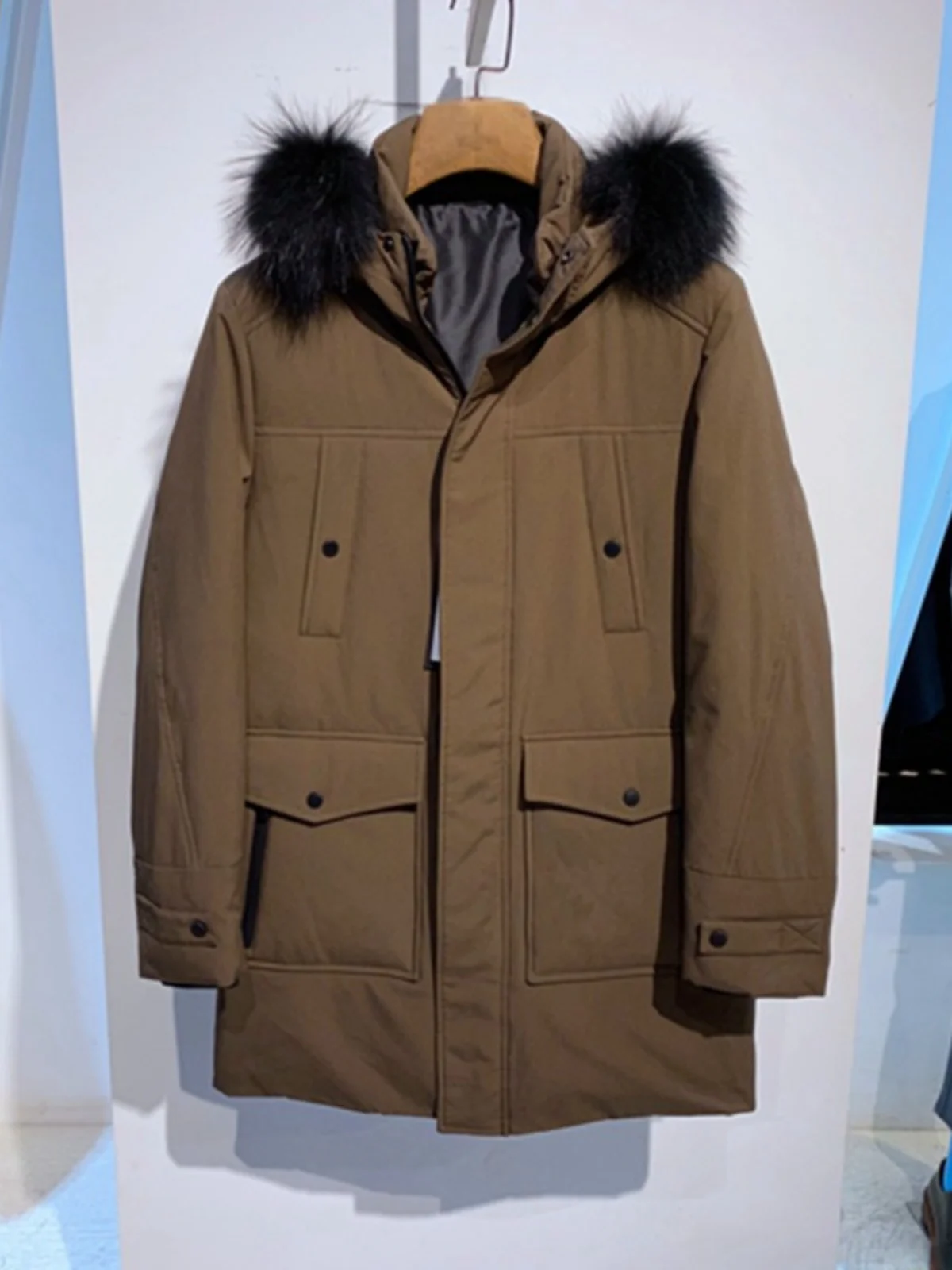 

Мужская зимняя куртка-пуховик с капюшоном, на молнии, с меховым воротником, универсальная, для города, средней длины, деловая, повседневная, из полиэфирного волокна