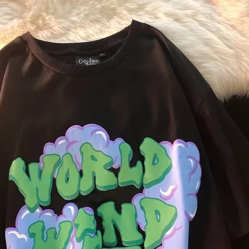 Damska koszulka oversize streetwear z krótkim rękawem, modna, luźna, graficzna w stylu Y2K Harajuku, idealna do codziennych stylizacji.