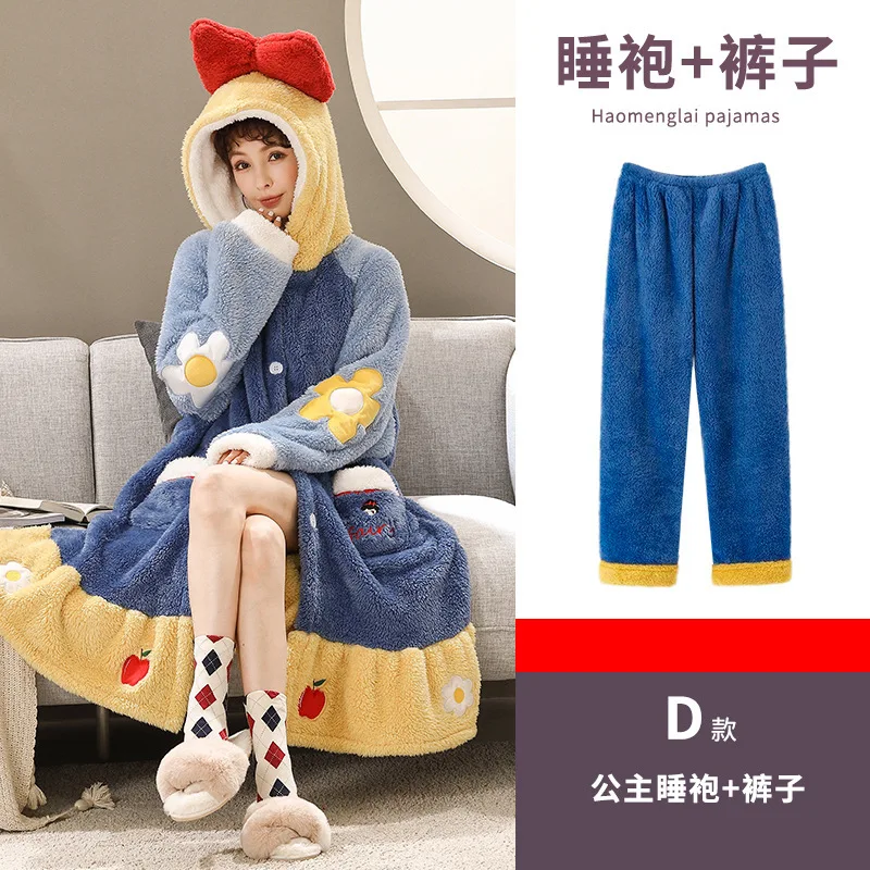 ชุดนอนผ้าฟลีซสีขาวนวลลายการ์ตูนน่ารักสไตล์คาวาอี้สำหรับผู้หญิง ชุดนอนฤดูหนาว ชุดนอนอยู่บ้าน เสื้อคลุมอาบน้ำ