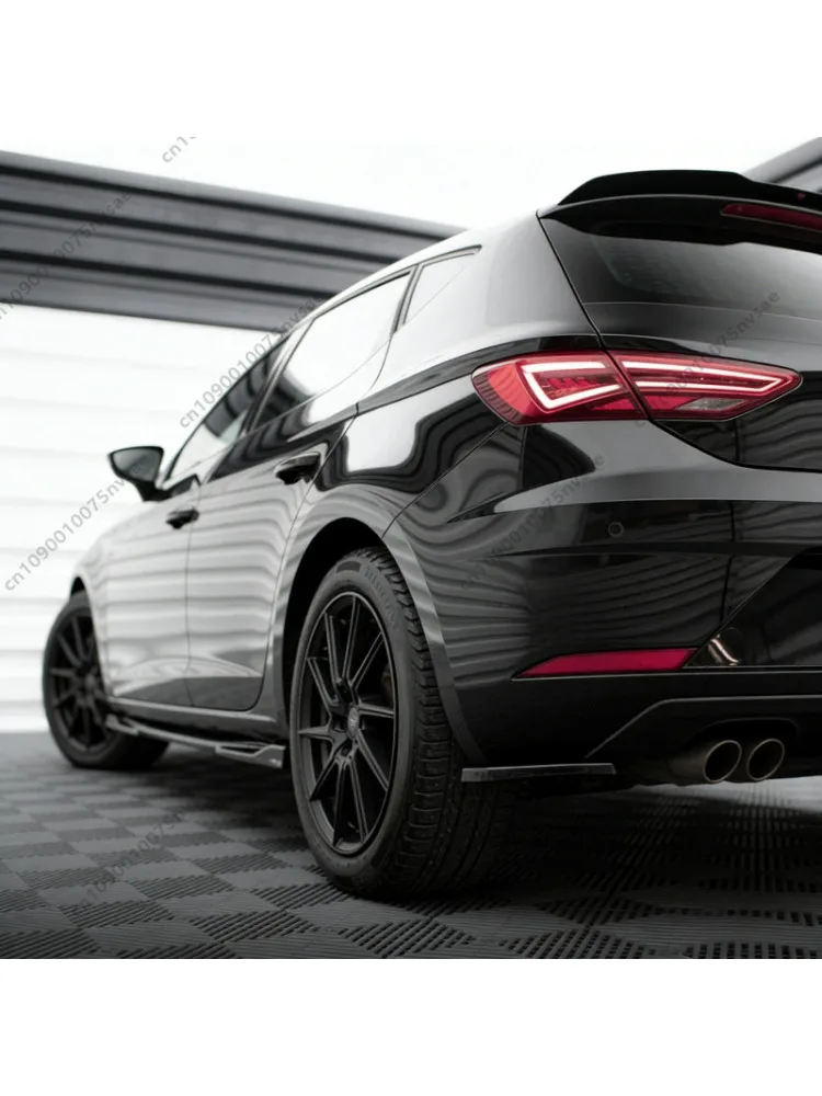 Do Seat Leon Mk3 Facelift Hatchback 2016-2020 (Niezależnie od FR/Cupra) Styl Maxton 1:1 Boczne Splittery Tylnego Zderzaka 2 szt. Dyfuzor Tylny — 2