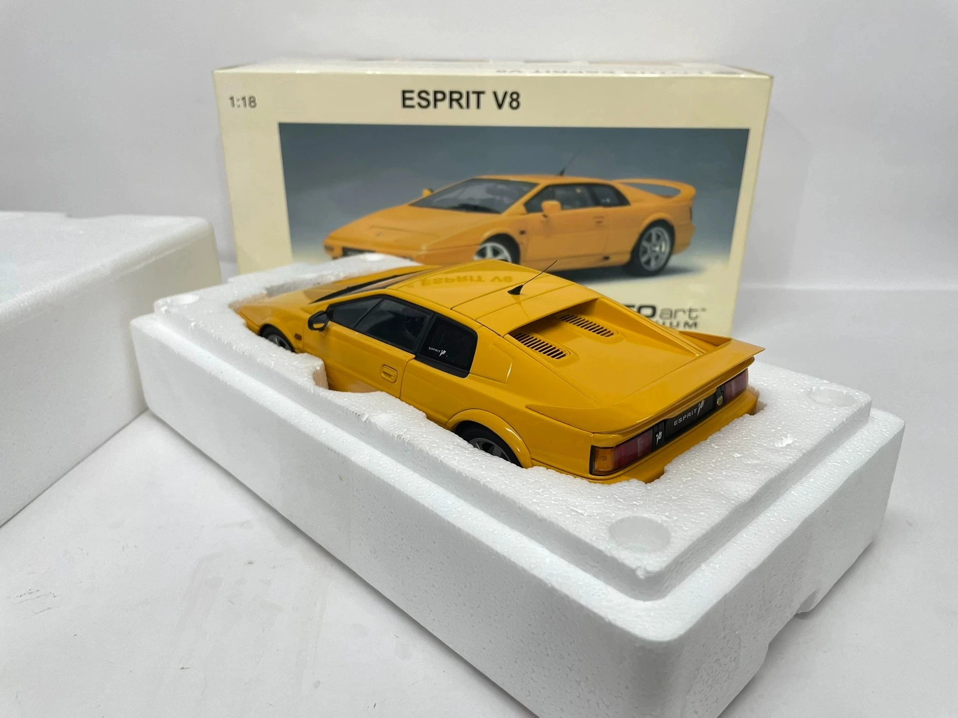Autoart 1:18 Esprit V8 Yellow Simulation Limited Edition All Open Alloy Metal Static Car Model Toy Gift