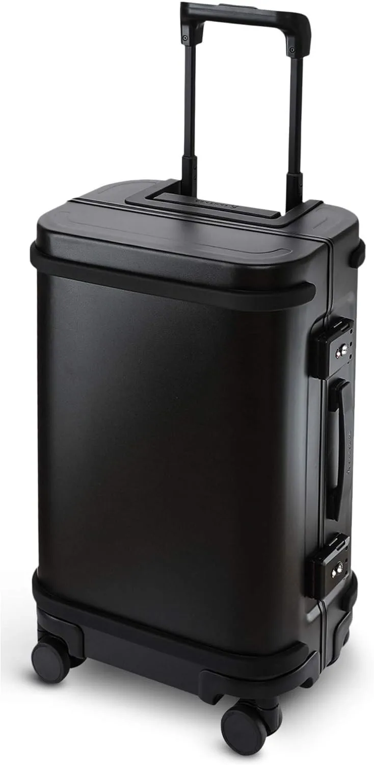 

Чемодан Samsara 21 дюймов из алюминия на колесиках с зарядным портом и замками TSA