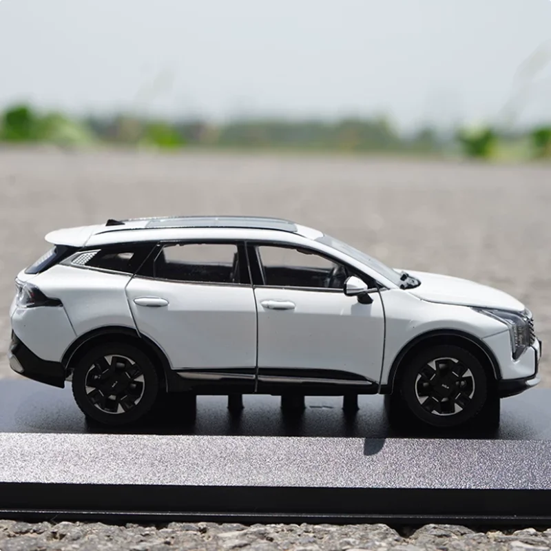 Diecast 1:32 Scale Kia Sportage Full Open Door Alloy Car Model Collection Souvenir Holiday Gift Static Display Ornament