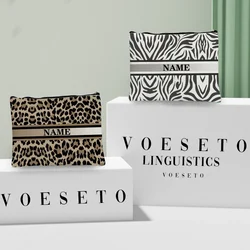 Borsa per il trucco personalizzata con nome personalizzato leopardo zebrato, damigella d'onore, scatola per il trucco di nozze deluxe, portafoglio per il lavaggio della toilette da viaggio, regalo per la sposa