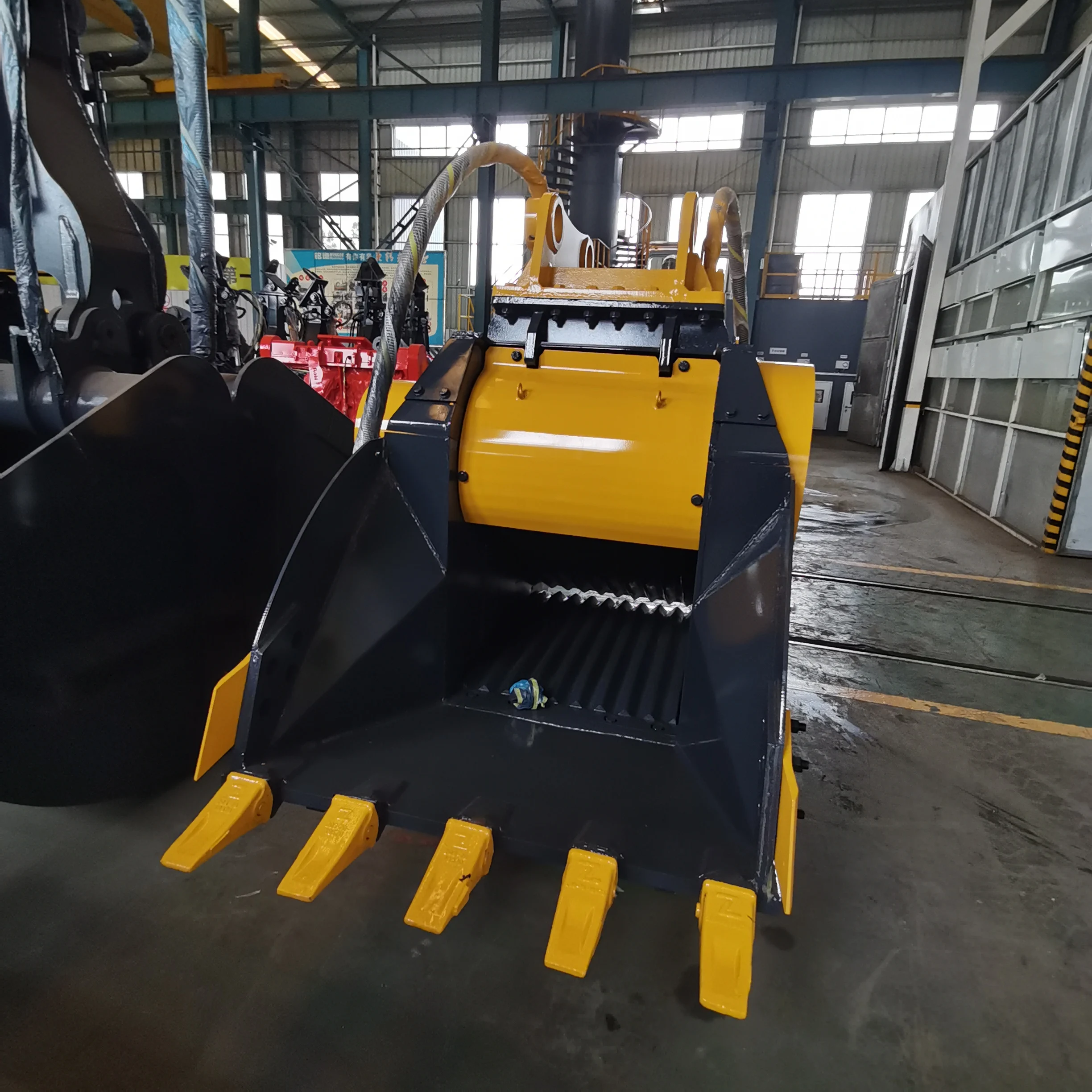 Caçamba Britadeira Hidráulica - Heavy Equipment With Bucket avaliação e preço