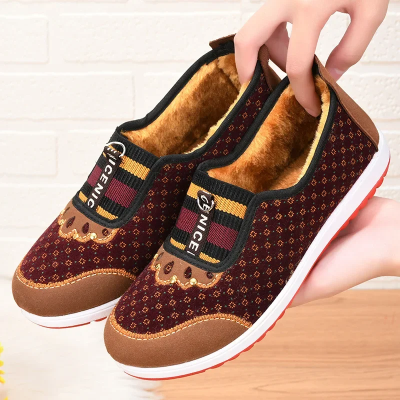 

2025 Women's Flat Summer Women Soft Sole Non-slip Shoes High Quality Mom Canvas Sneakers Ladies Plus Velvet Women Shoes