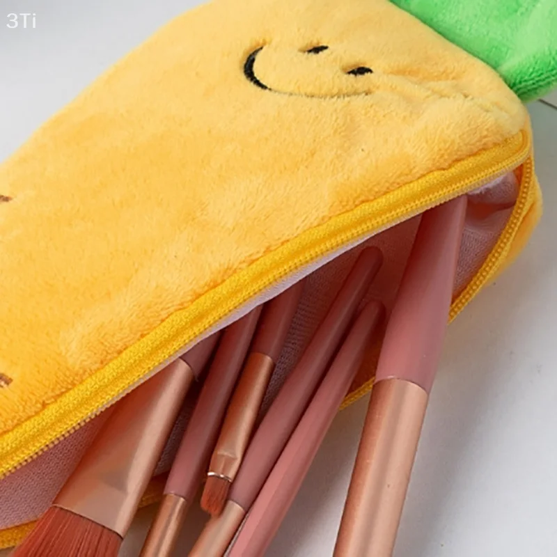 1 sztuka dzieci przenośna torba na artykuły biurowe portmonetka śliczny bakłażan marchew pluszowy piórnik Kawaii prezent szkolne