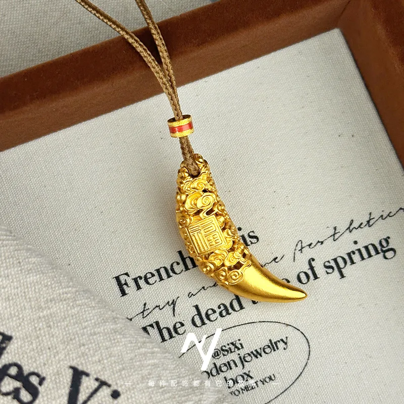 

9999 real glod National trend design sense animal tooth pendant, ancient method sand gold hollowed-out Fu character crescent pen