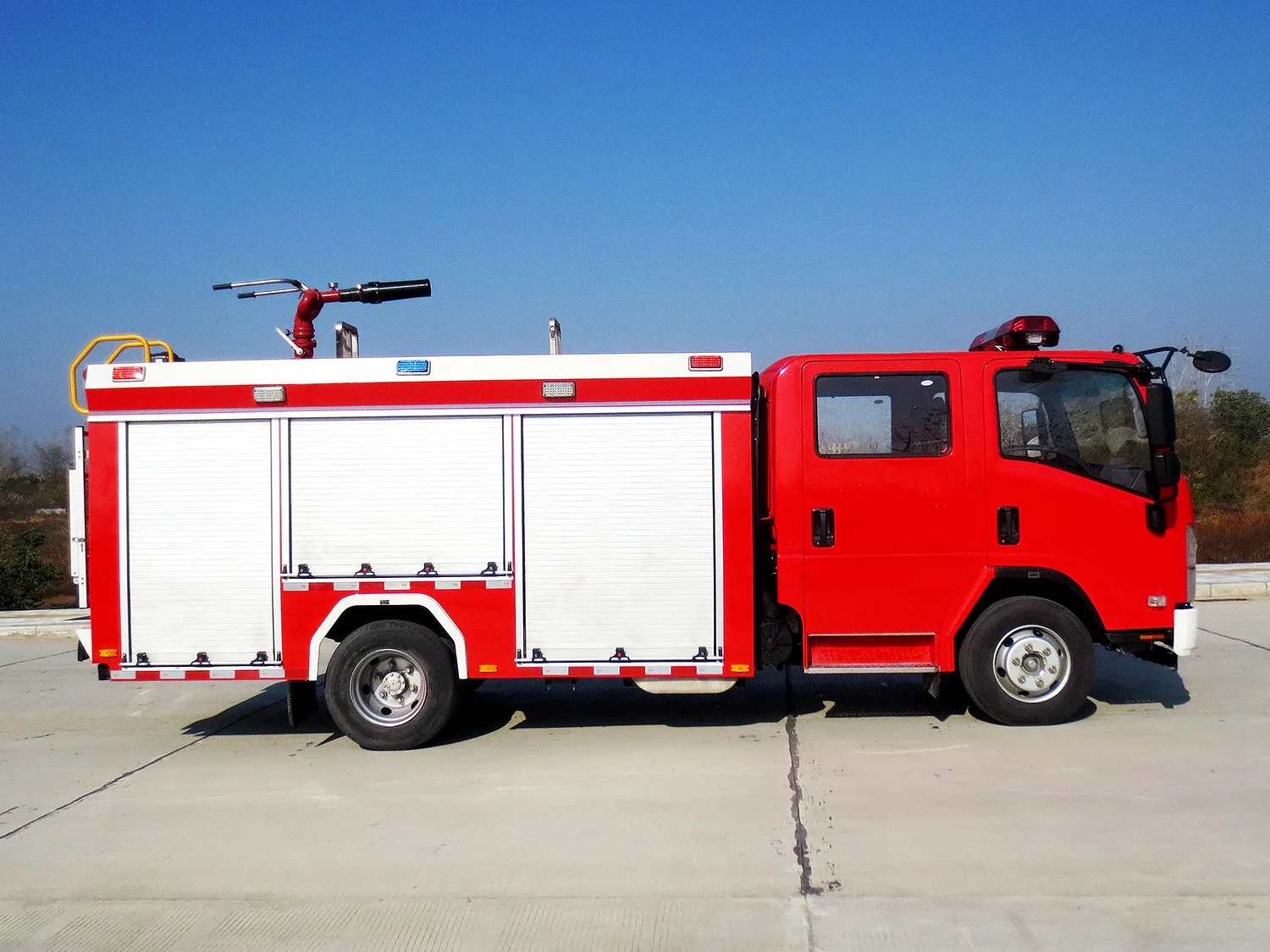 Isuzu 8000L water- en schuimtank Brandbestrijdingsapparatuur Brandbestrijdingswagen Brandweerwagen