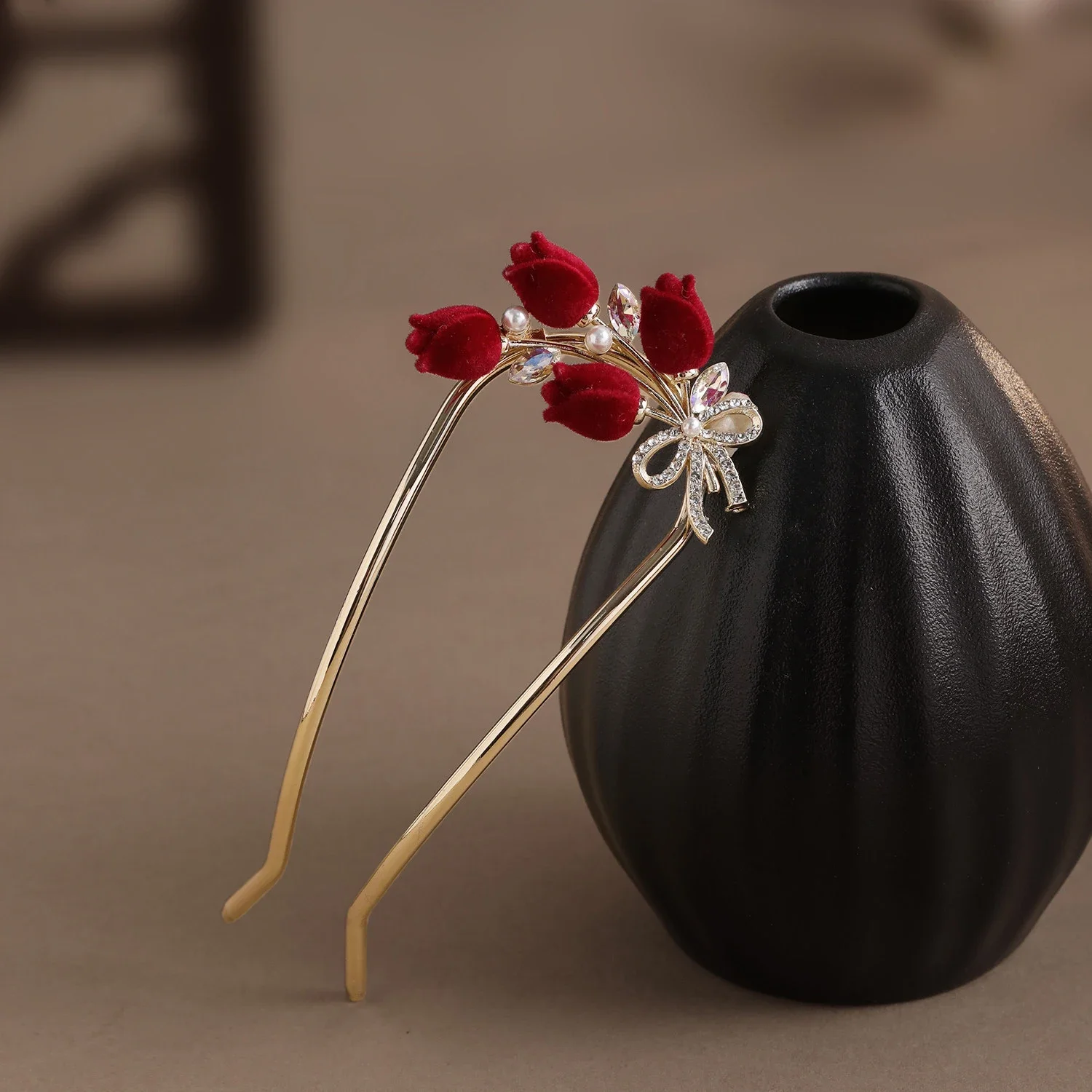 Elegante Strass-Perlen-Haarspange in Rot, Samt-Tulpen-Design, Stilvolle U-förmige Metall-Haarstäbe für Damen, Modischer Brautschmuck