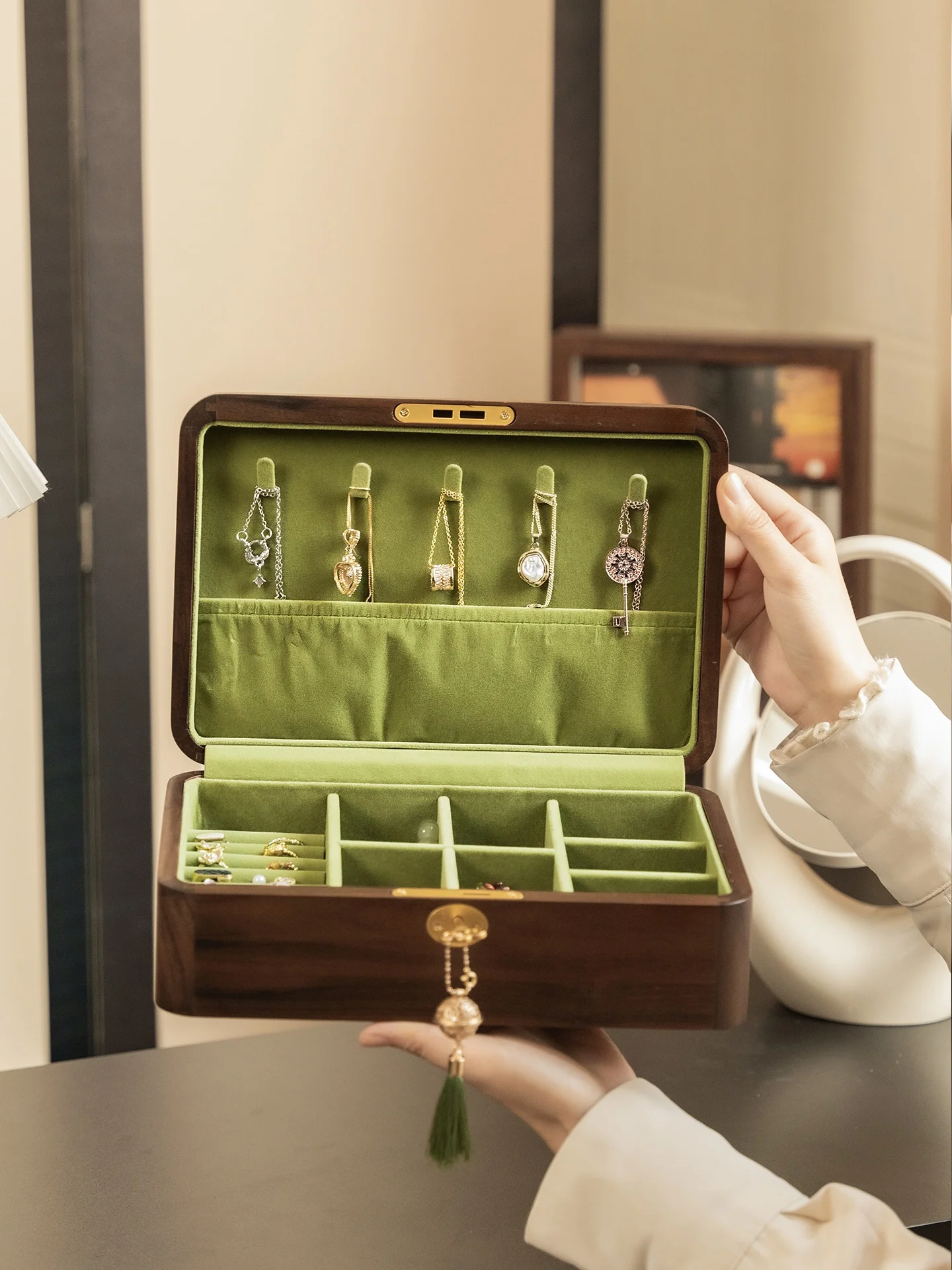 

Loable Bla Walnut Jewelry Box Precise Storage for Earrings Bracelets Nelaces Anti-Oxidation Handmade Wooden Box