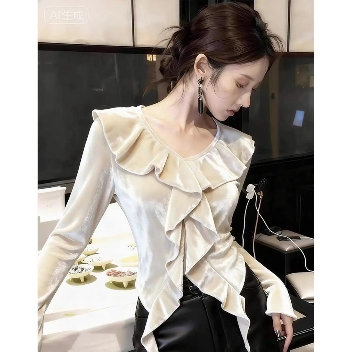 قميص علوي مخملي بيج غير منتظم برقبة على شكل V مكشكش للسيدات لربيع وخريف 2025 ، قمصان علوية قطيفة أنيقة ضيقة للنساء ملابس #2