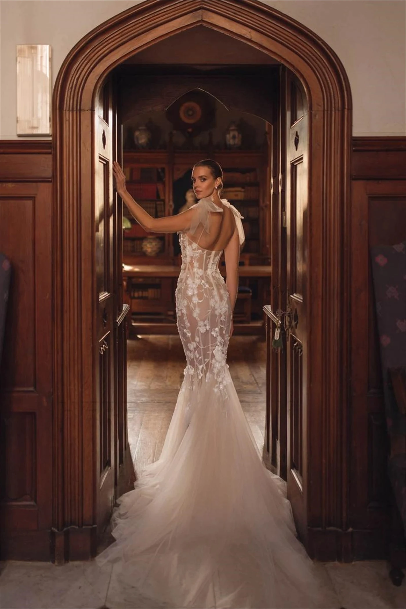 Customized Delicate O-neck Lace Mermaid Wedding Dress for Women Appliques 3D Flower Sequined Corset Illusion Bride Dress