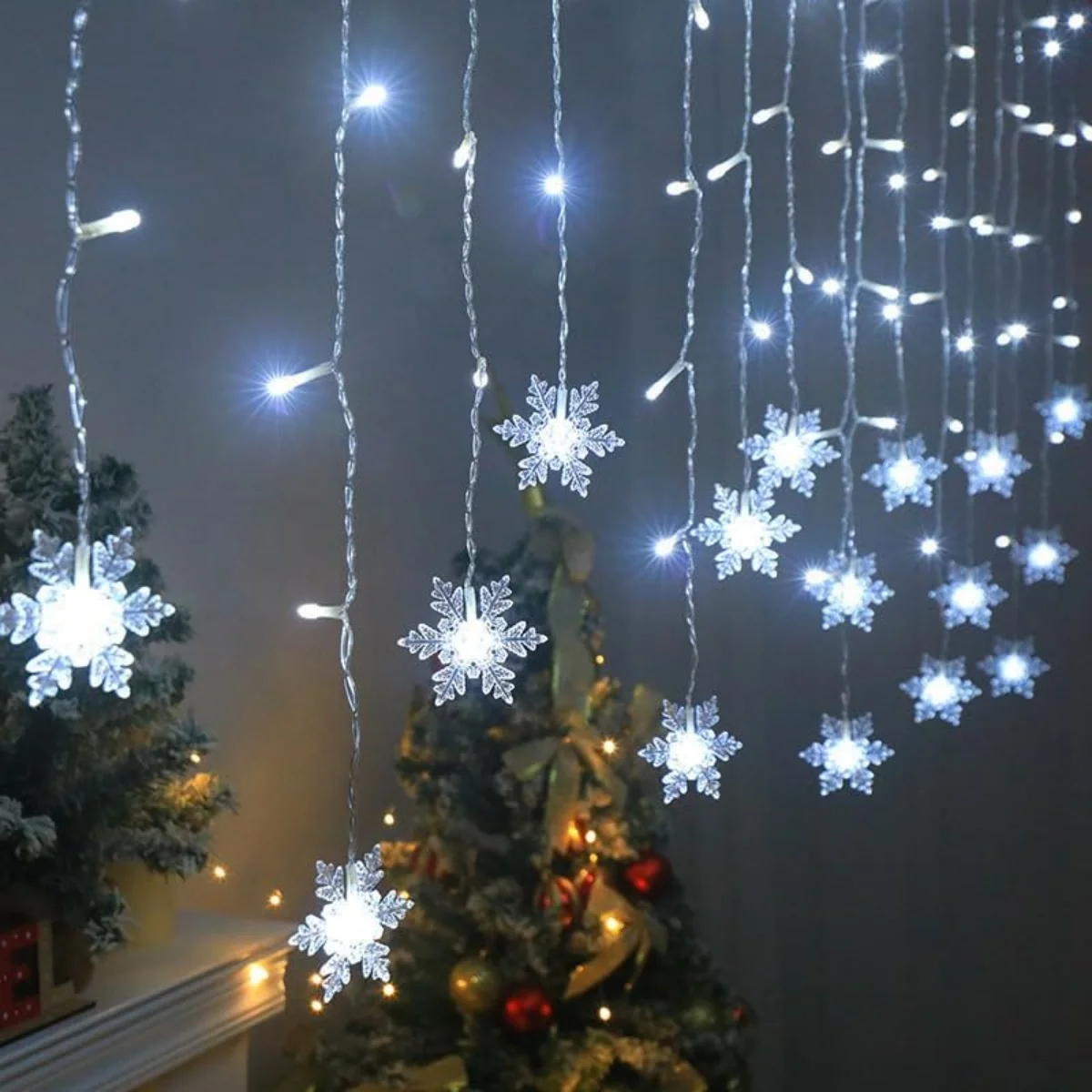 1pc 96 LED Snowflake Icicle Fairy Window Curtain Lights USB Powered with Remote Indoor LED Light For Christmas Trees Room Decor