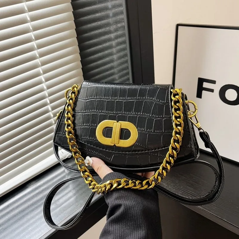 

Female Handbag Detachable Chain Strap Design Pillow Underarm Bag Versatile Shoulder Purse For Work Travel Daily Use Stylish