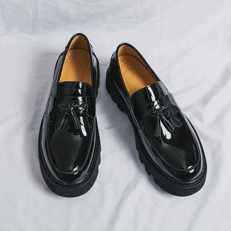 

Men's Casual Leather Shoes, One-Step Loafers, Glossy Painted Finish, Round Toe Slip-On, Tassel Style, Thick Sole Height Increase
