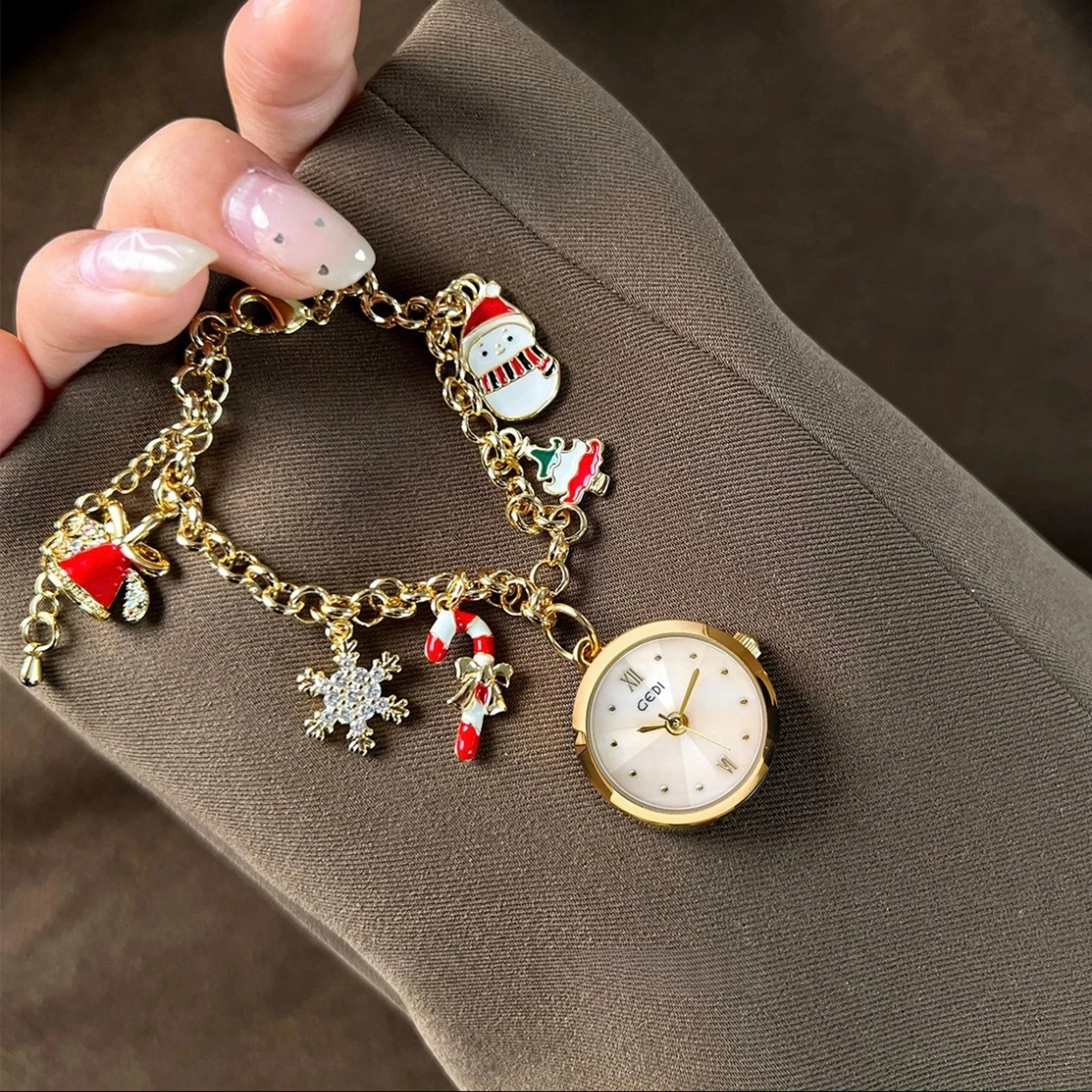 Ladies Watch Christmas Multi-element Pendant Design Quartz Watch Exquisite Niche Bracelet Ladies Holiday Gift - view 5
