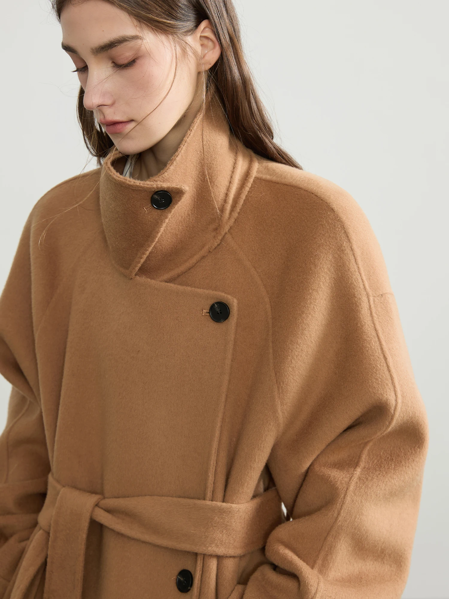 

Женское двустороннее шерстяное пальто Ele средней длины с воротником-стойкой и поясом на талии, цвет кэмел, матовое, эксклюзивно онлайн.