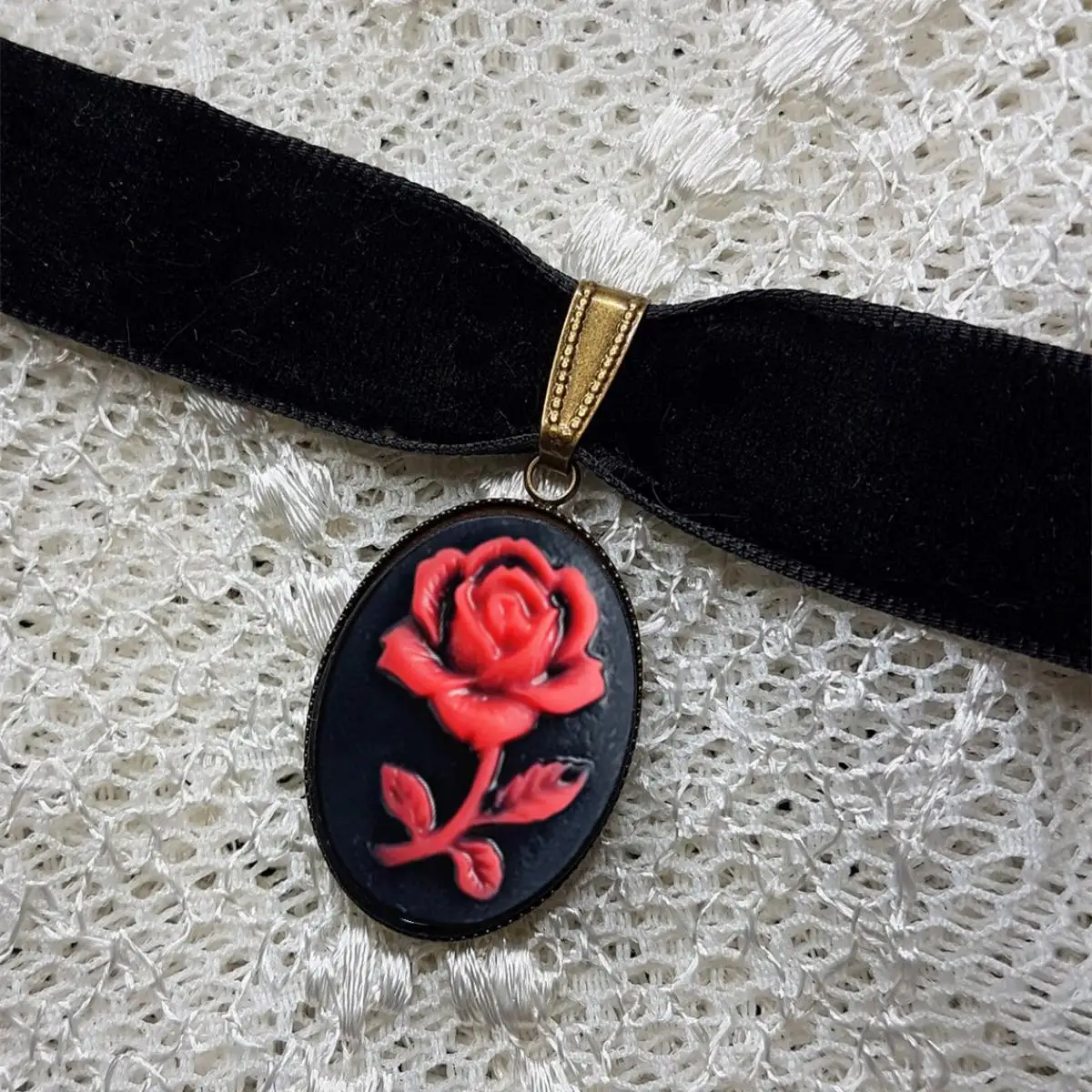 

Victorian rose Cameo Choker,Gothic jewelry,Vintage,black velvet, Witch Accessory,Mystery，Carving,Rose Charm,necklace For Women
