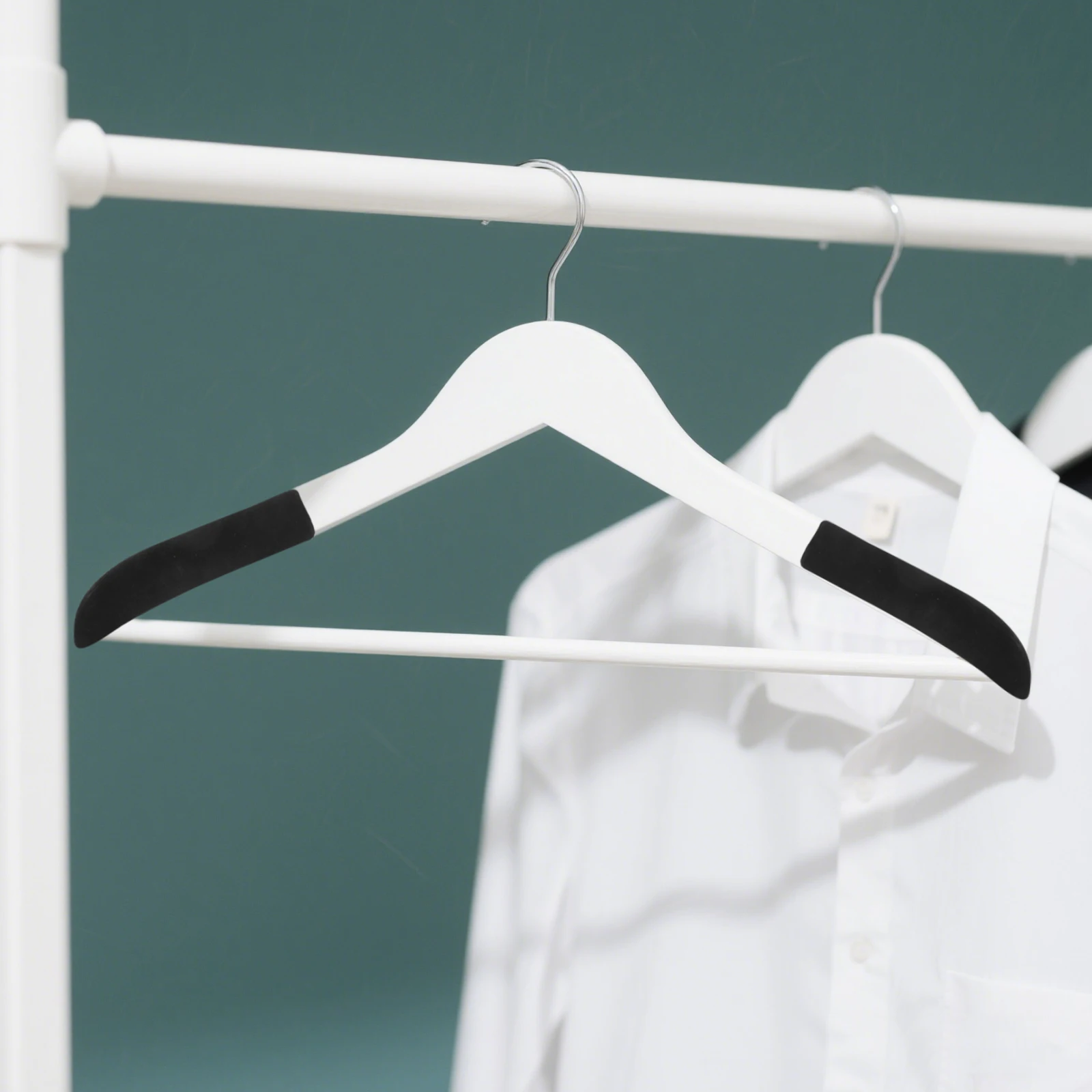 

Clothing Pads Non-Slip Garment Hanger Shoulder Forms Flocked Wide Hanger Shoulder Protectors Suit Tshirt Coat Dress Shaper