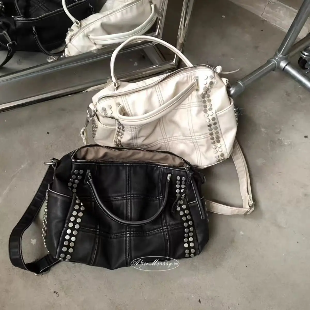 Retro Hot Girl Rivet Handheld Pillow Bag Women PU Leather Large Capacity Shoulder Bag Ladies Y2K Aesthetics Casual Crossbody Bag