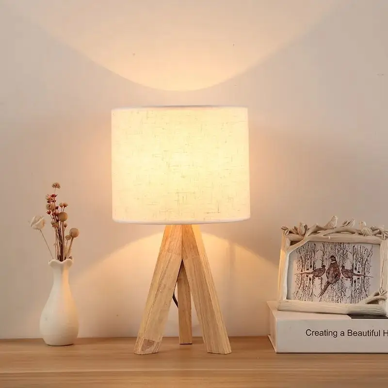 Lampada da comodino per camera da letto creativa e alla moda, semplicità moderna, romanzo e calore, personalità artistica, matrimonio
