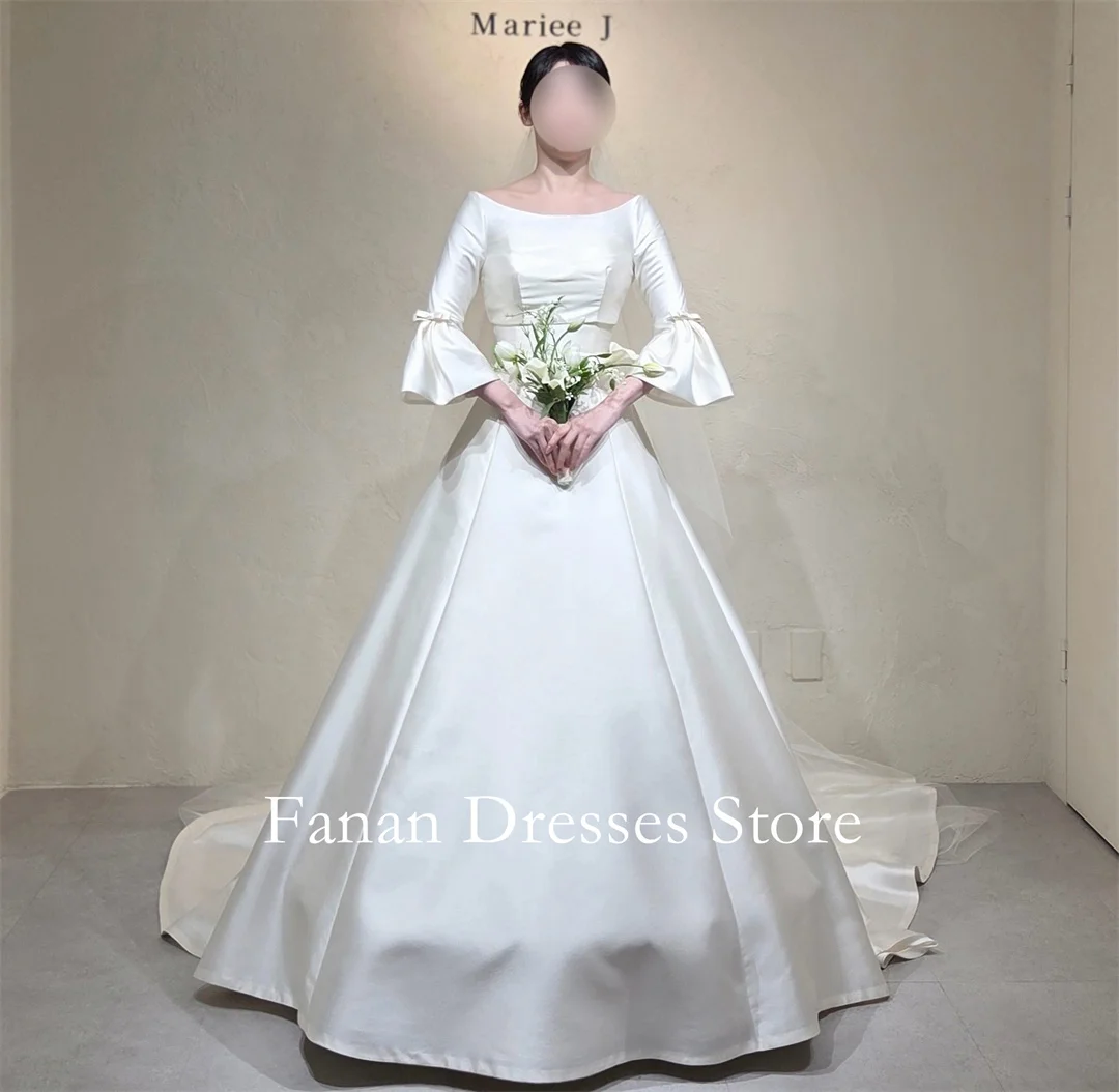 Boat Neck Bell Sleeves Satin Zipped Back Ruched A-Line Wedding Dress Ivory Minimalist Maternity Bridal Gown For Photoshoot