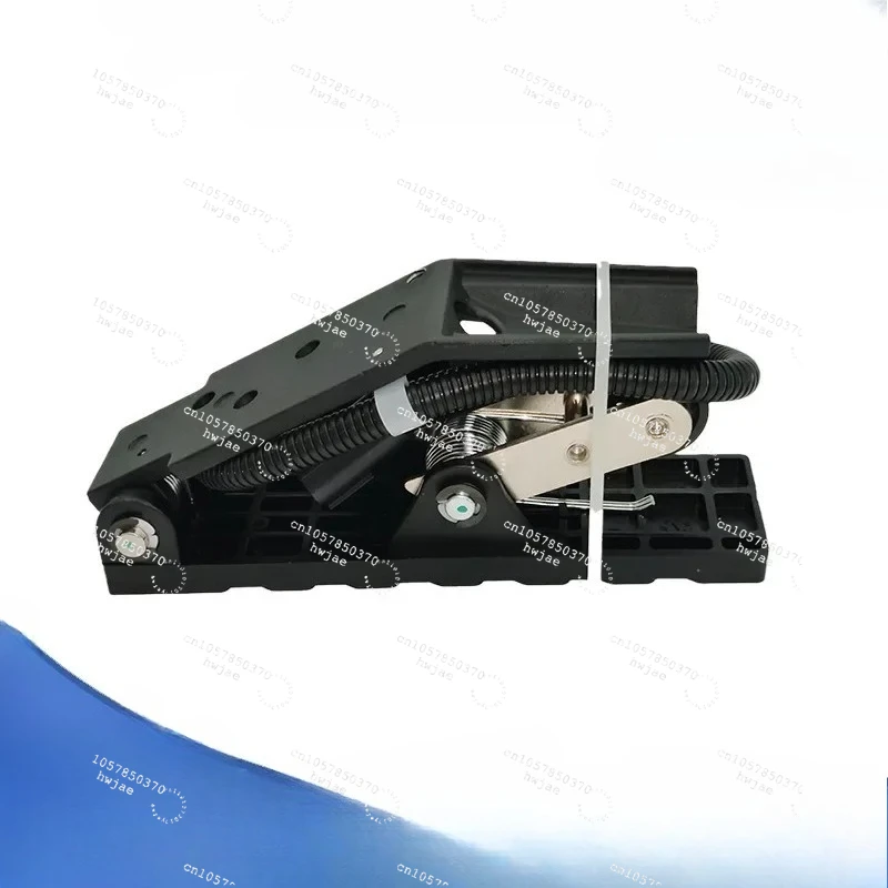 Auto parts accelerator pedal is suitable for Sinotruk Auman Osan 1525311703002 accelerator pedal